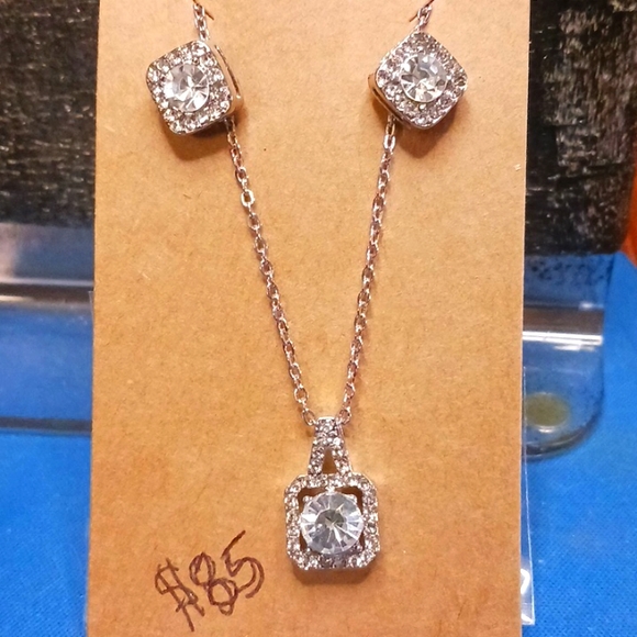 Set of Earrings with Matching Necklace - Picture 1 of 4